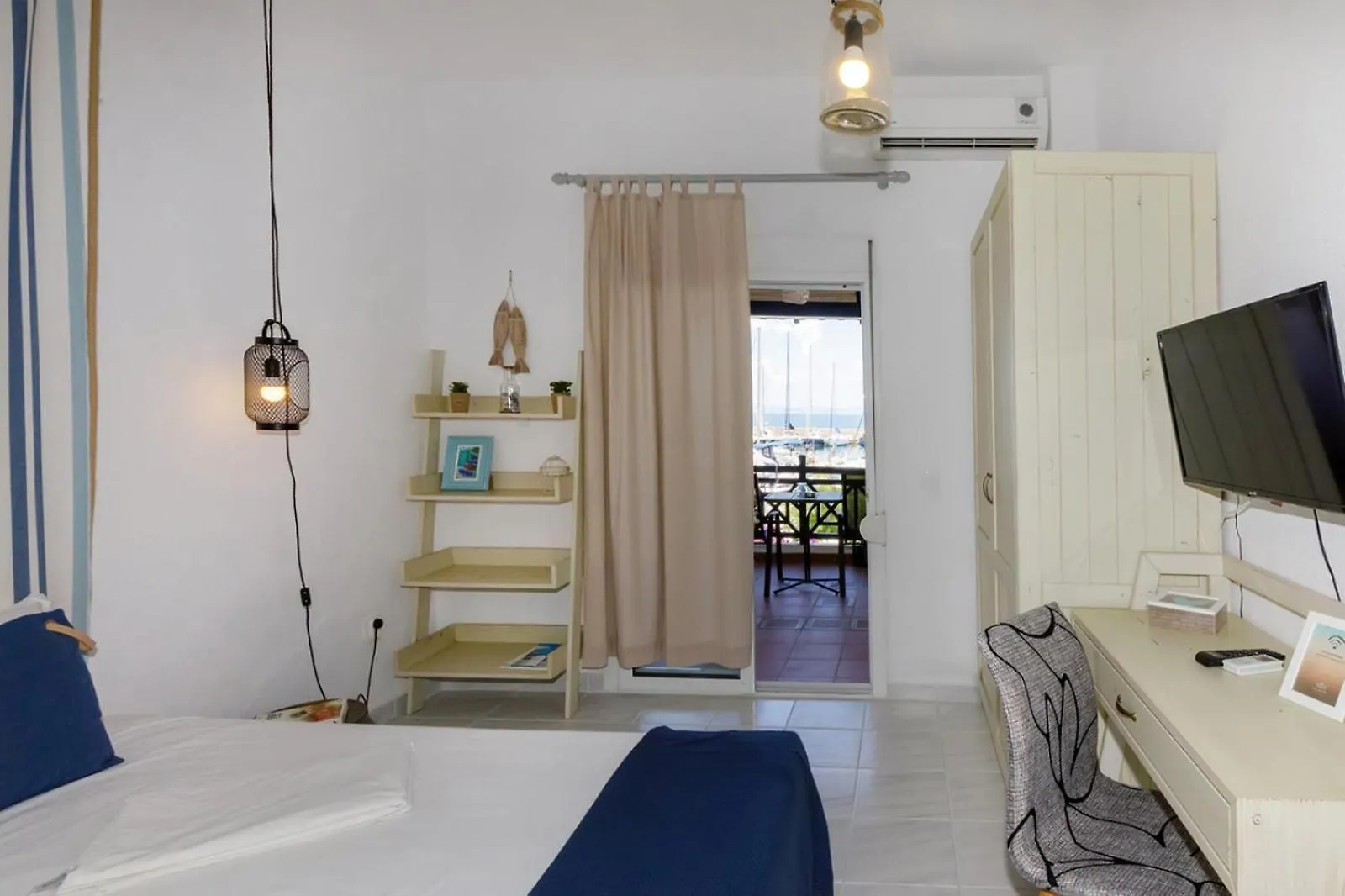 Nikiti Seafront Blue Apartman  Nikíti