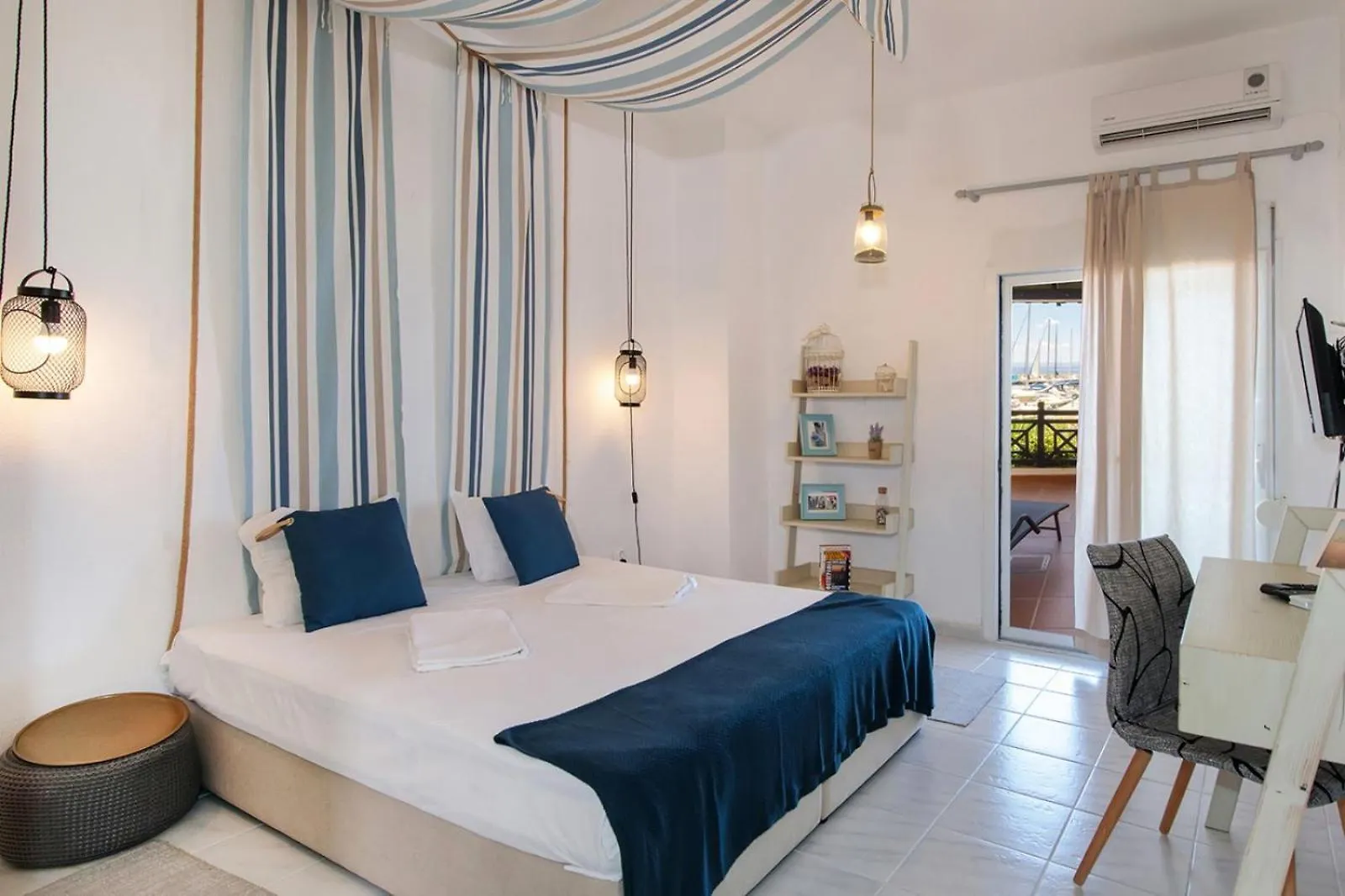 Nikiti Seafront Blue Apartman